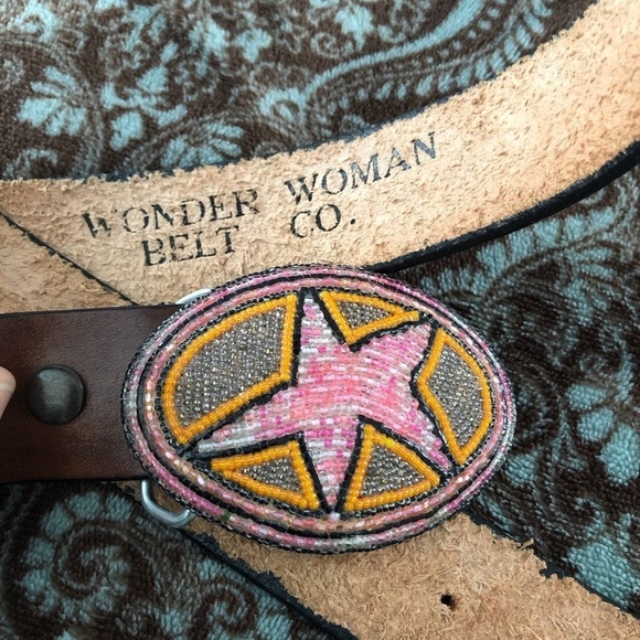 Wonder Woman Belt - Picture 2 of 4
